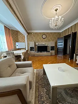 Kirayə verilir 3 otaqlı mənzil 120 m²