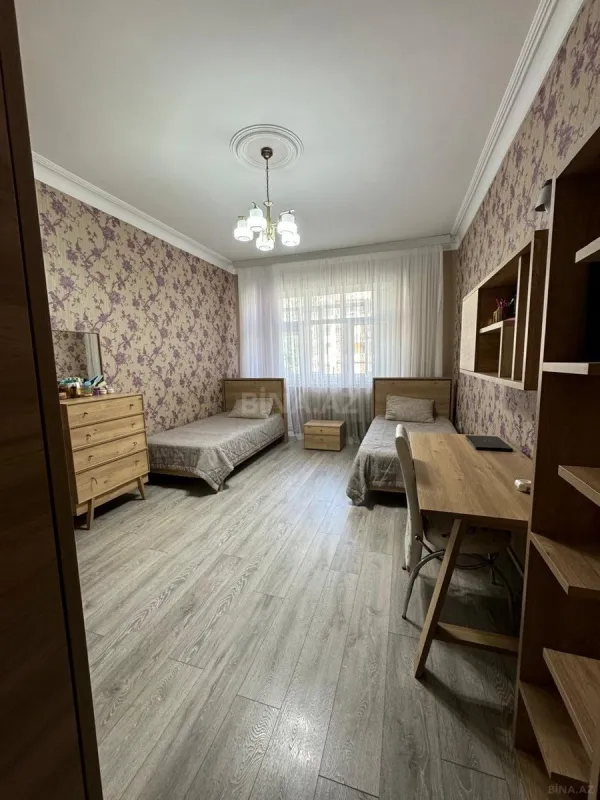 Kirayə verilir 3 otaqlı mənzil 120 m²