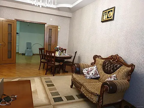 Satılır 3 otaqlı mənzil 118 m²