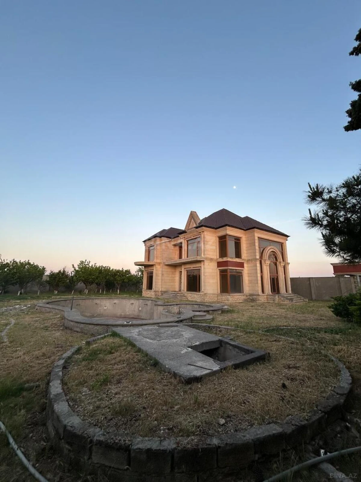 Satılır 7 otaqlı həyət evi 400 m²