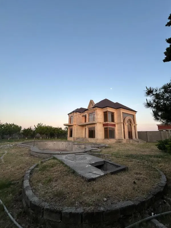 Satılır 7 otaqlı həyət evi 400 m²