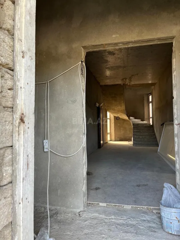 Satılır 7 otaqlı həyət evi 400 m²