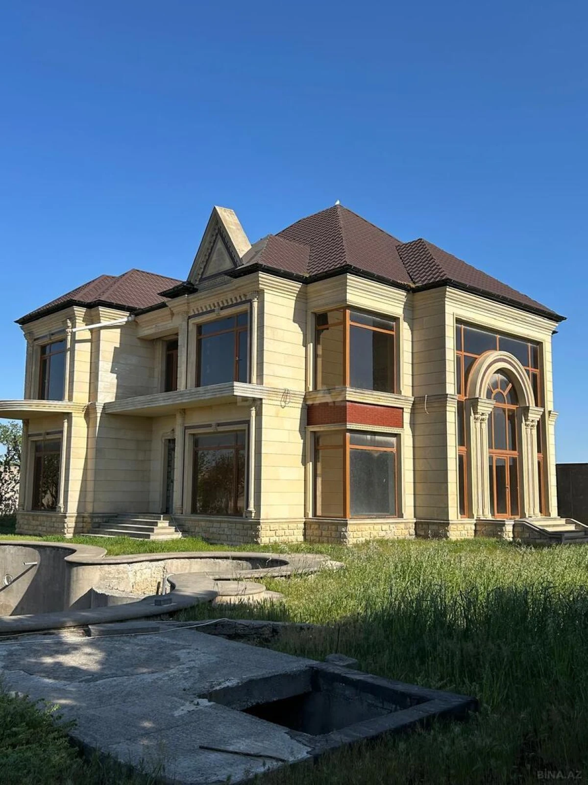 Satılır 7 otaqlı həyət evi 400 m²