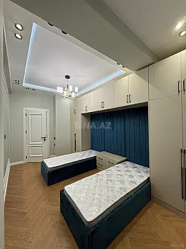 Satılır 3 otaqlı mənzil 132 m²