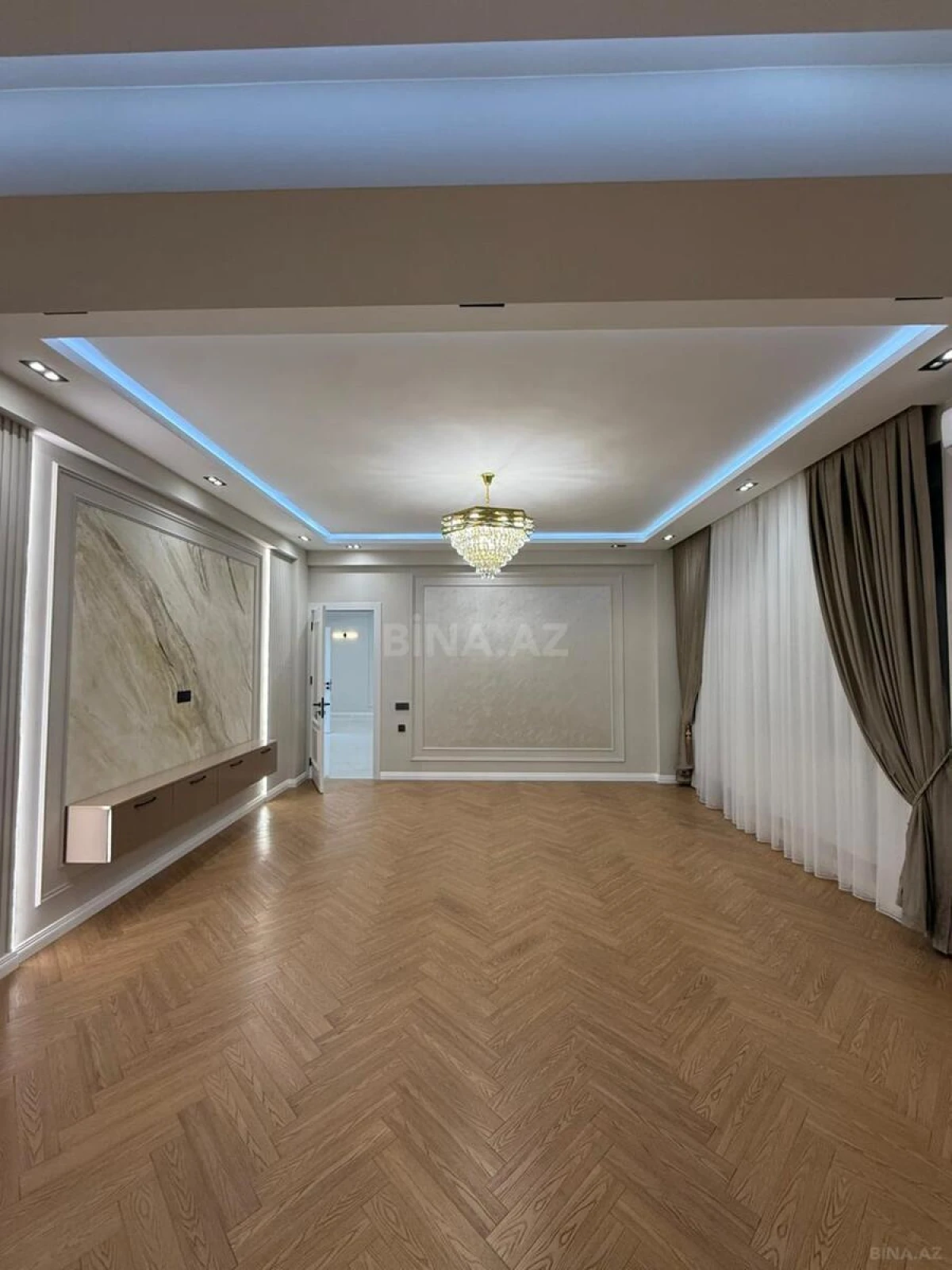 Satılır 3 otaqlı mənzil 132 m²