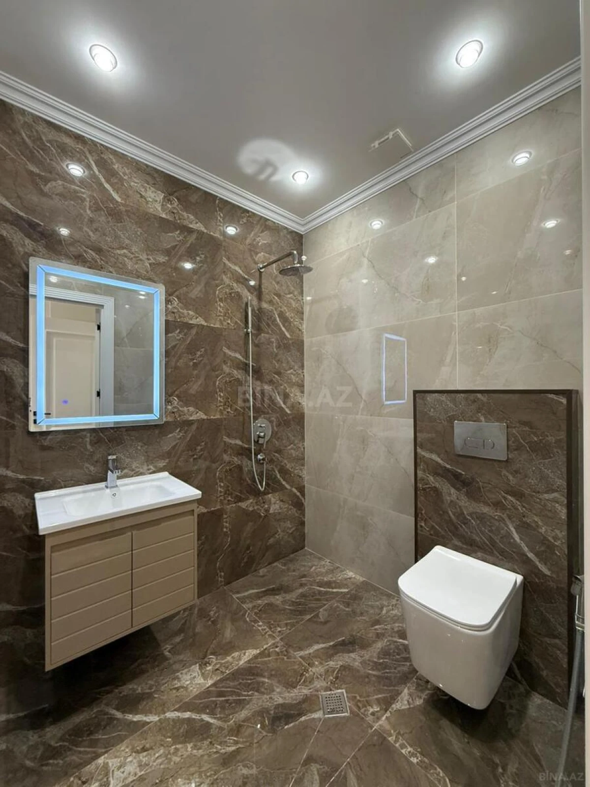 Satılır 3 otaqlı mənzil 132 m²