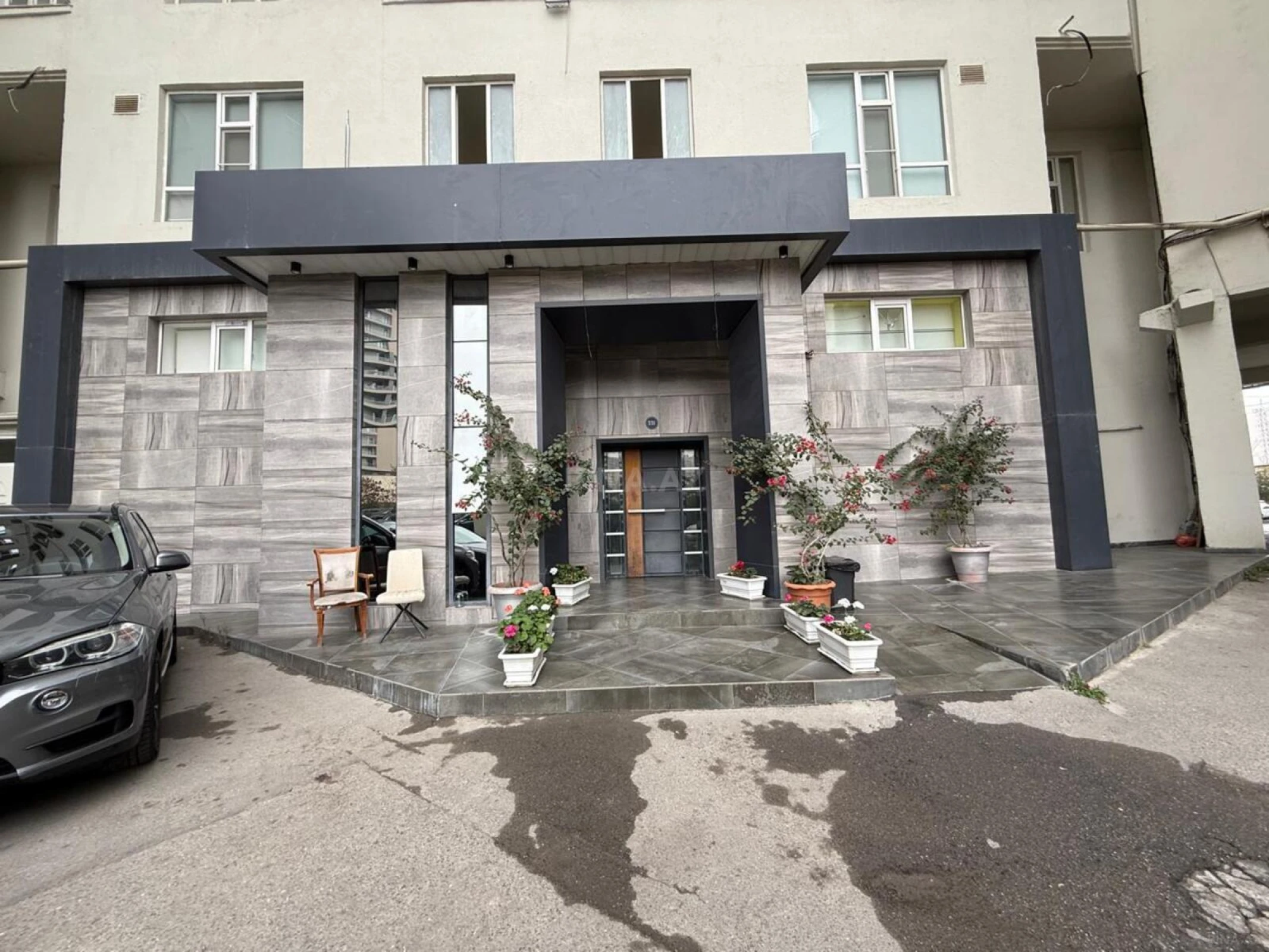 Satılır 3 otaqlı mənzil 196 m²