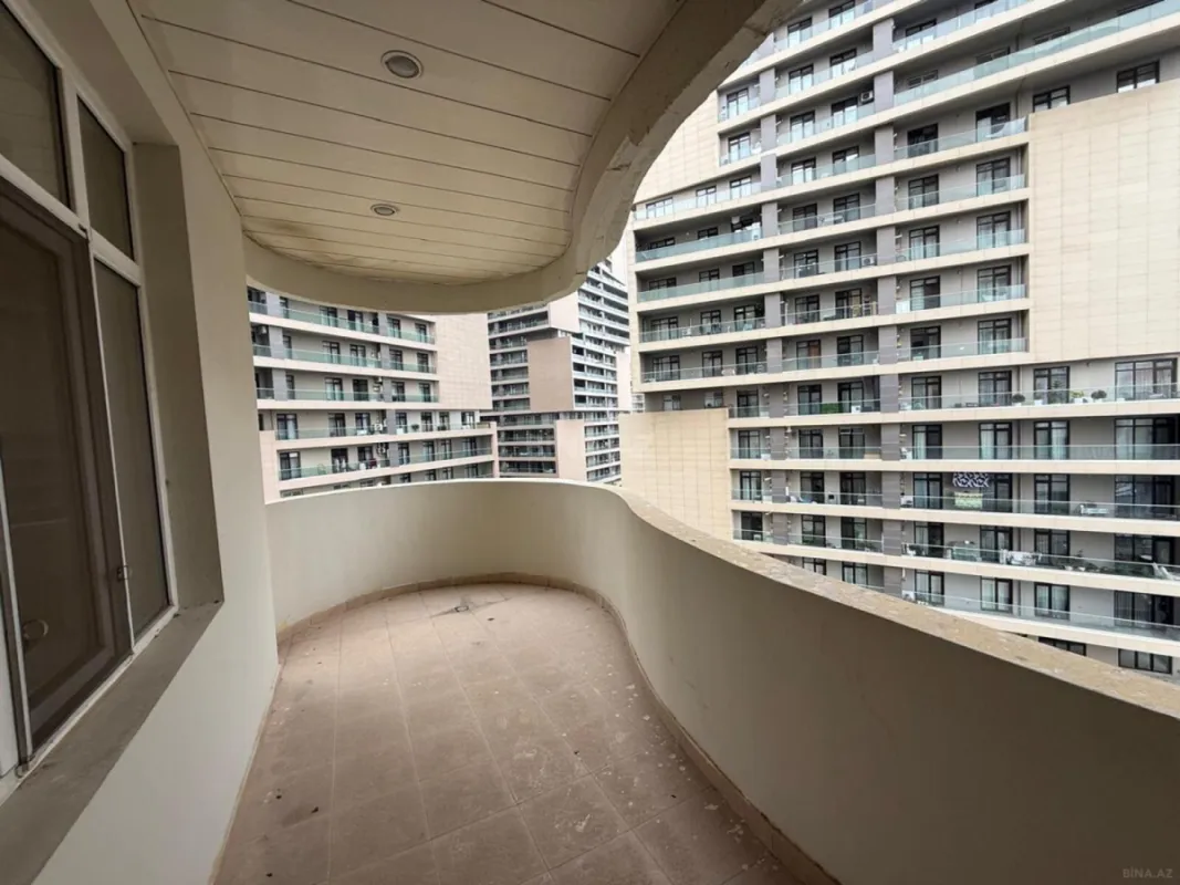 Satılır 3 otaqlı mənzil 196 m²