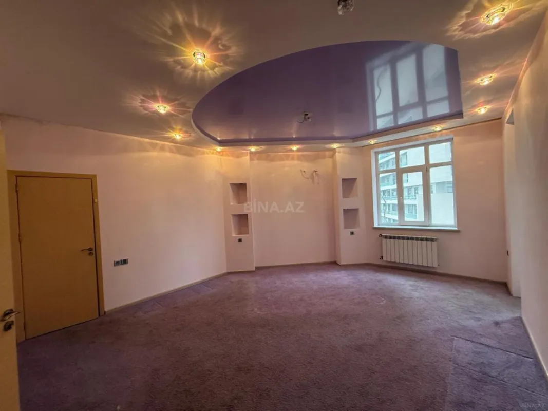 Satılır 3 otaqlı mənzil 196 m²
