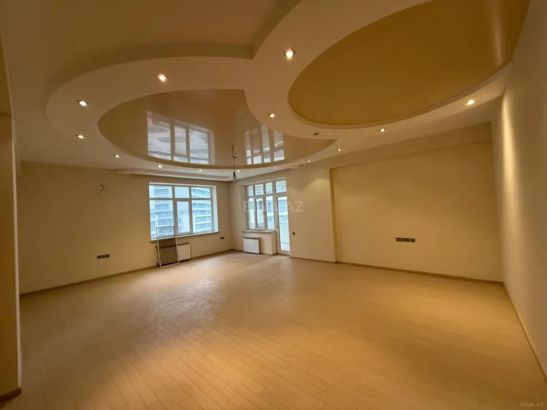 Satılır 3 otaqlı mənzil 196 m²