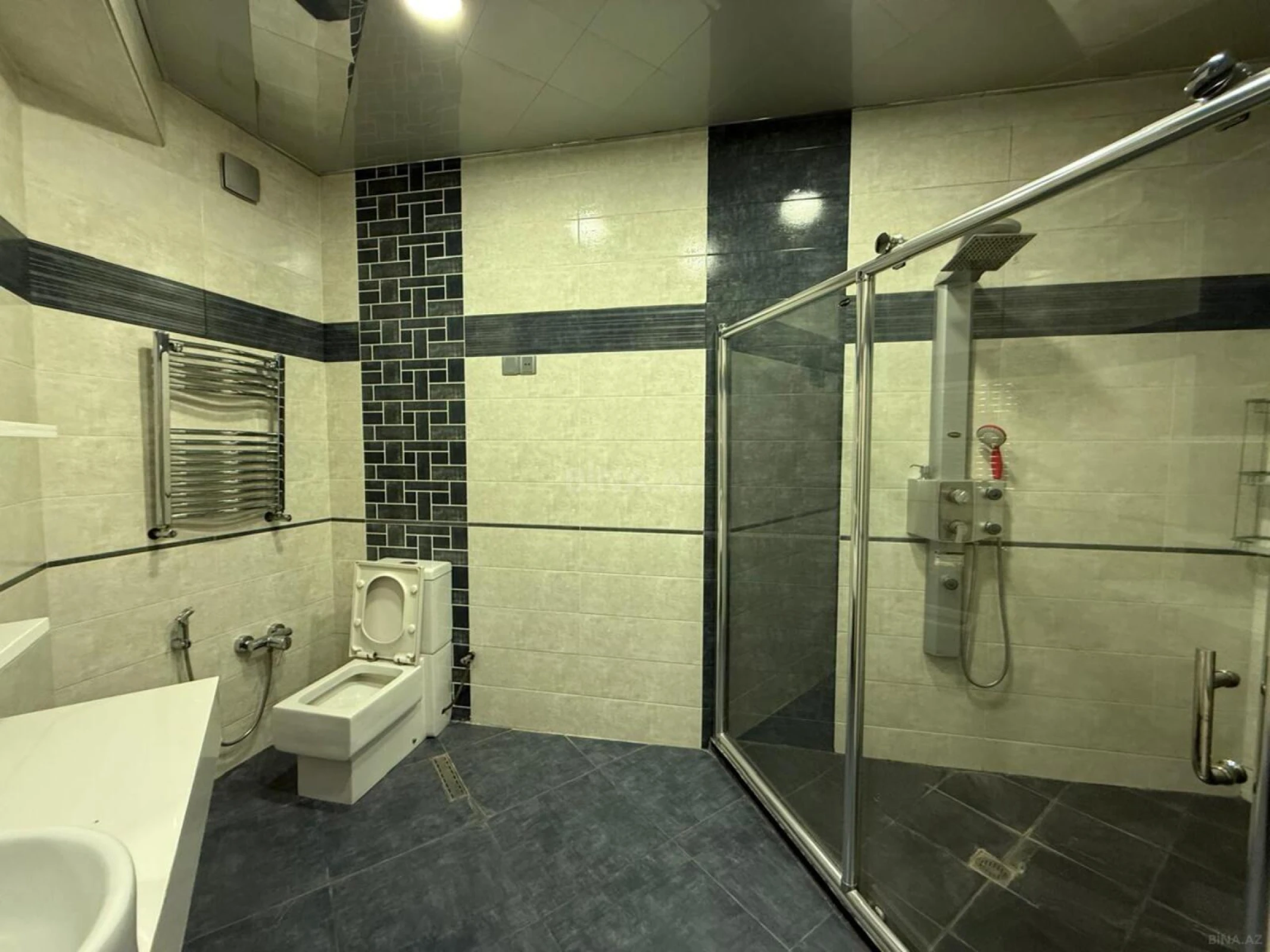 Satılır 3 otaqlı mənzil 196 m²