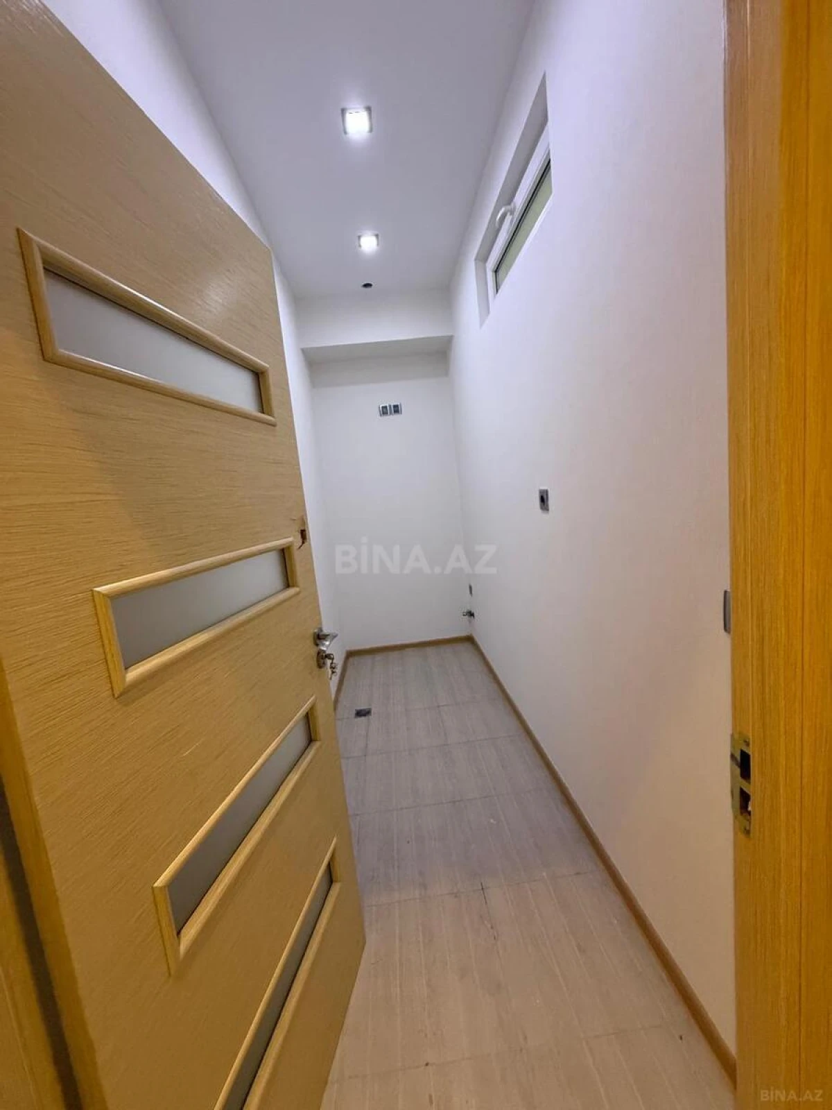 Satılır 3 otaqlı mənzil 196 m²