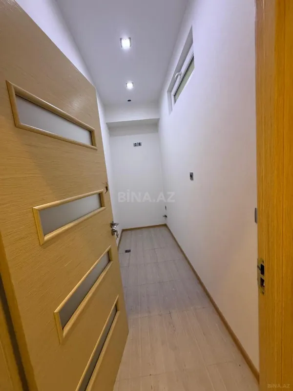Satılır 3 otaqlı mənzil 196 m²