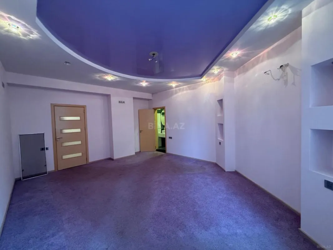 Satılır 3 otaqlı mənzil 196 m²