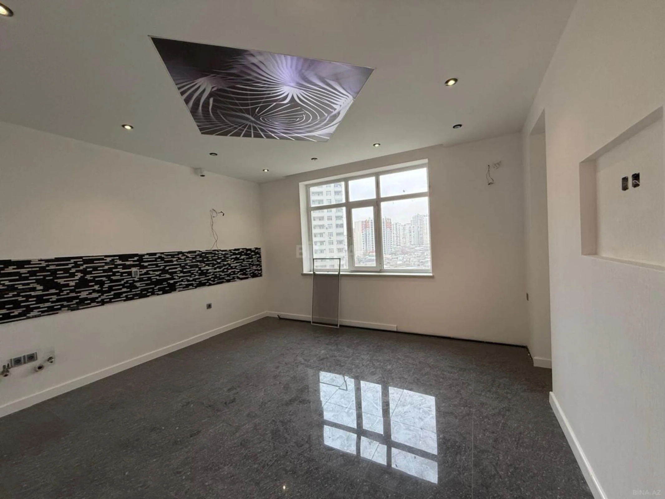 Satılır 3 otaqlı mənzil 196 m²