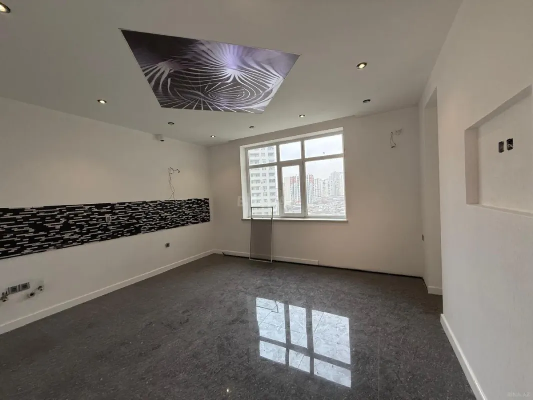 Satılır 3 otaqlı mənzil 196 m²