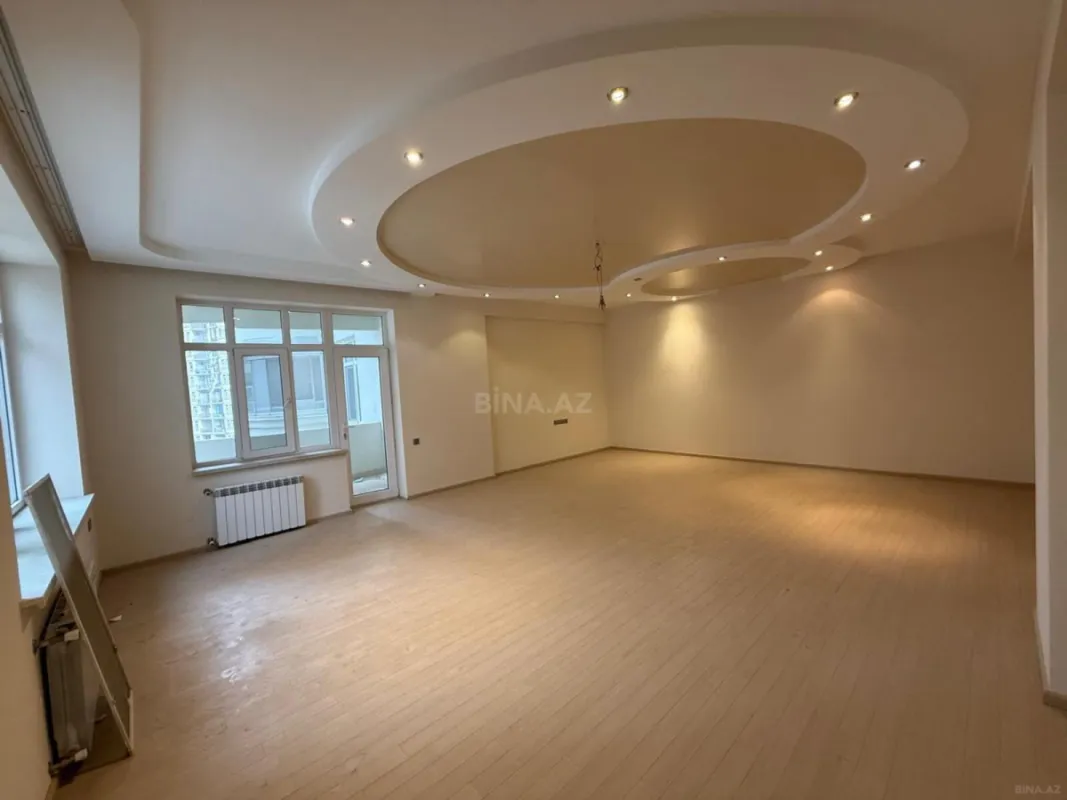 Satılır 3 otaqlı mənzil 196 m²