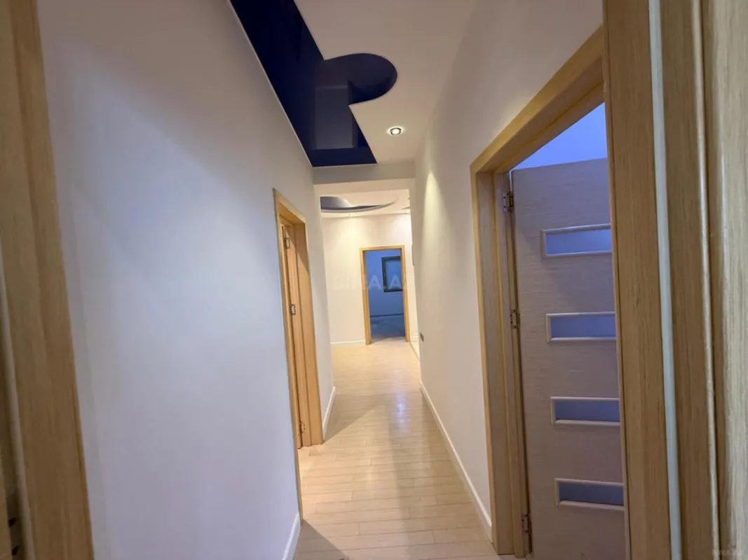 Satılır 3 otaqlı mənzil 196 m²