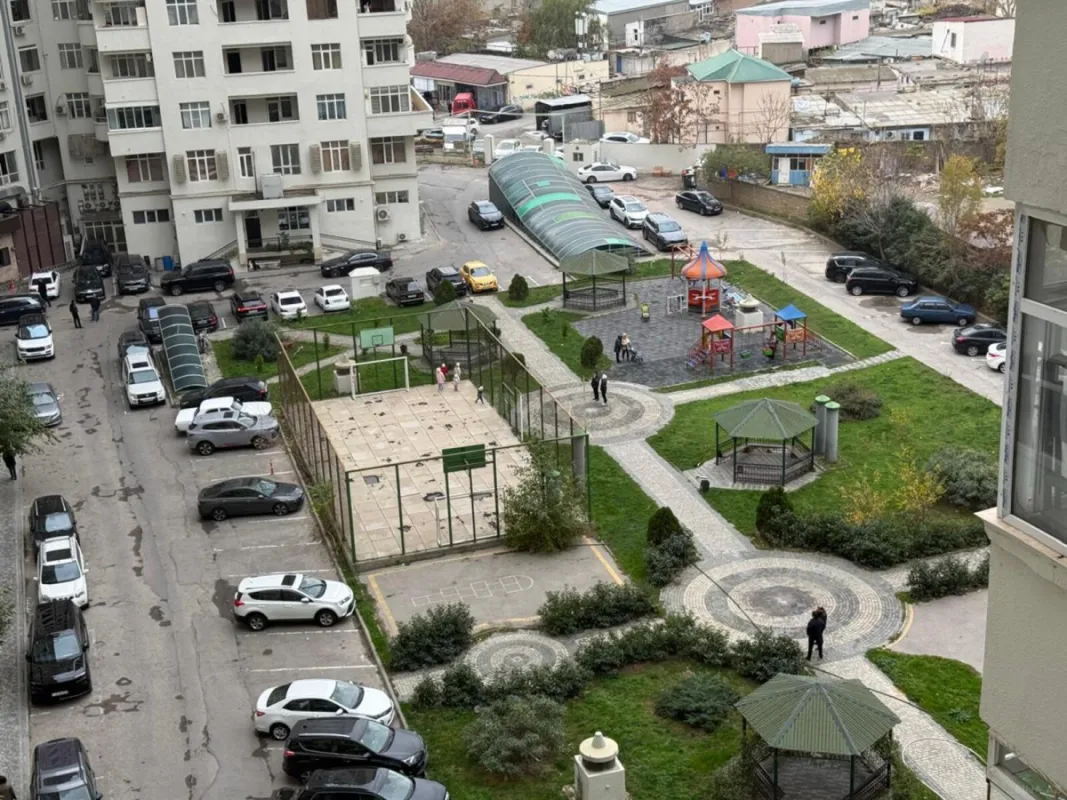 Satılır 3 otaqlı mənzil 196 m²