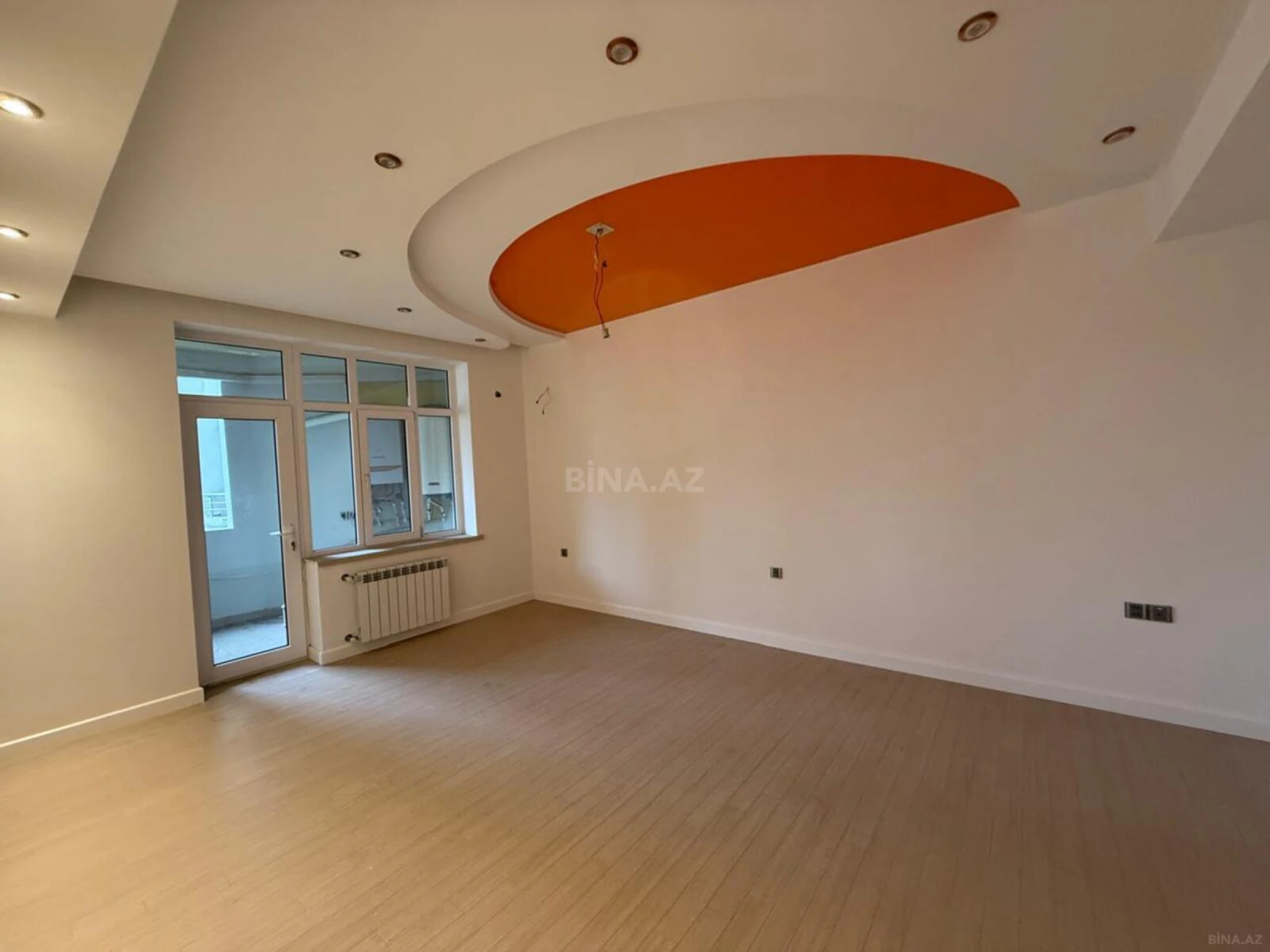 Satılır 3 otaqlı mənzil 196 m²