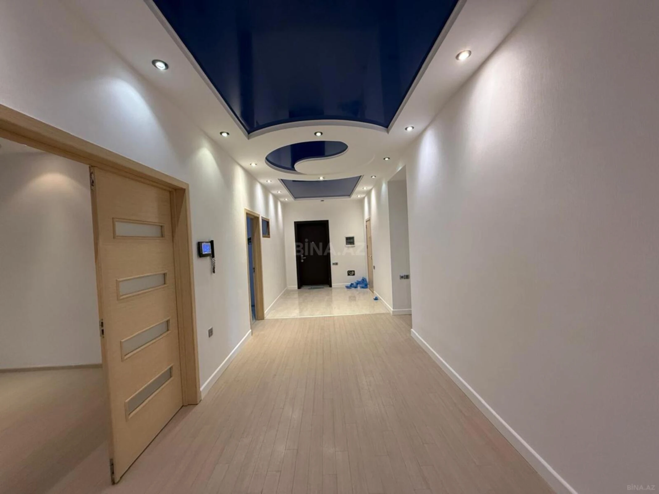 Satılır 3 otaqlı mənzil 196 m²