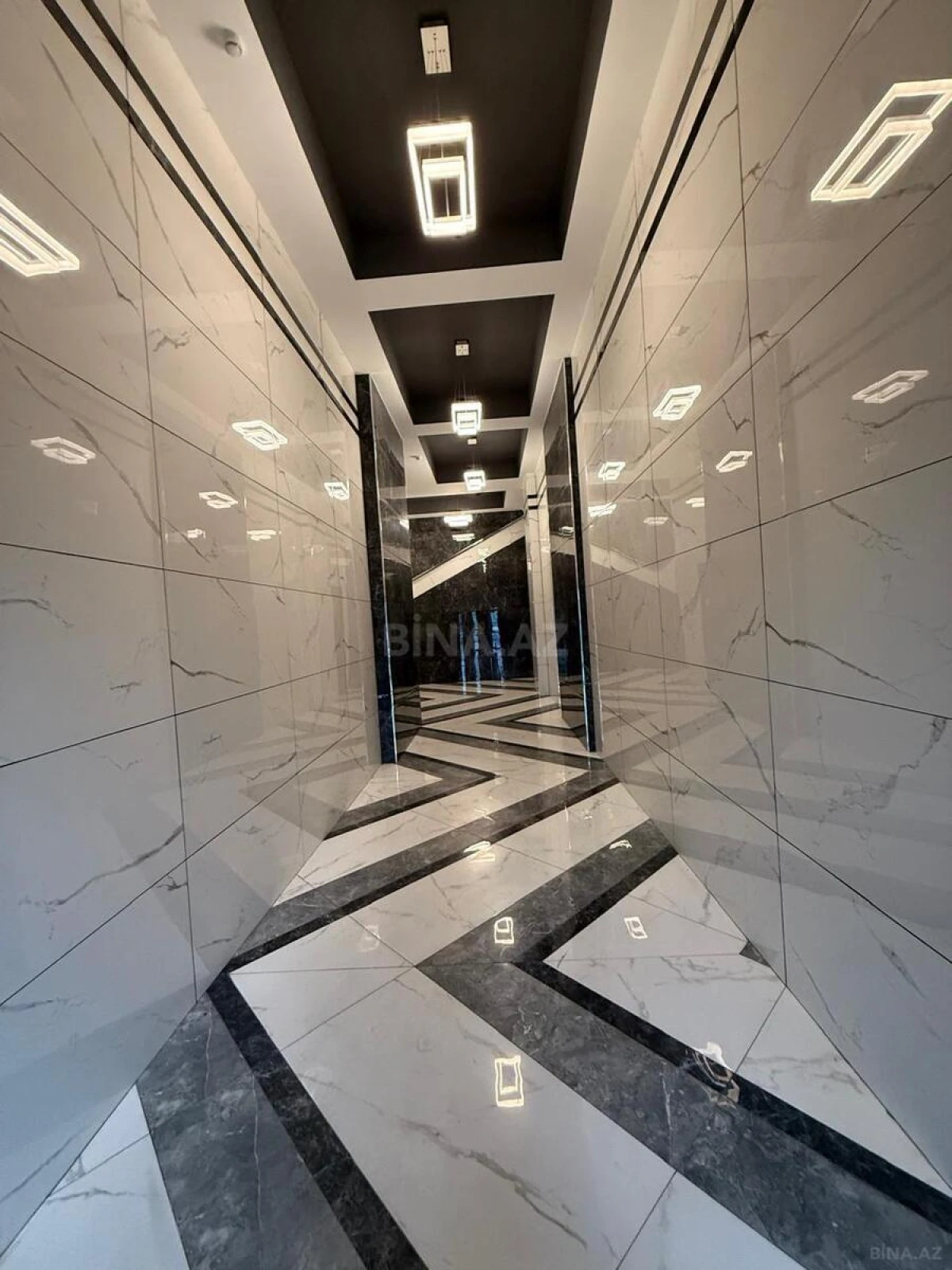 Satılır 3 otaqlı mənzil 196 m²