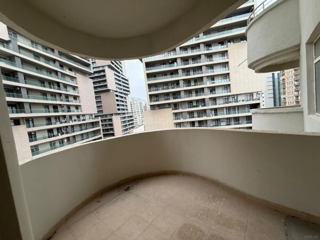 Satılır 3 otaqlı mənzil 196 m²
