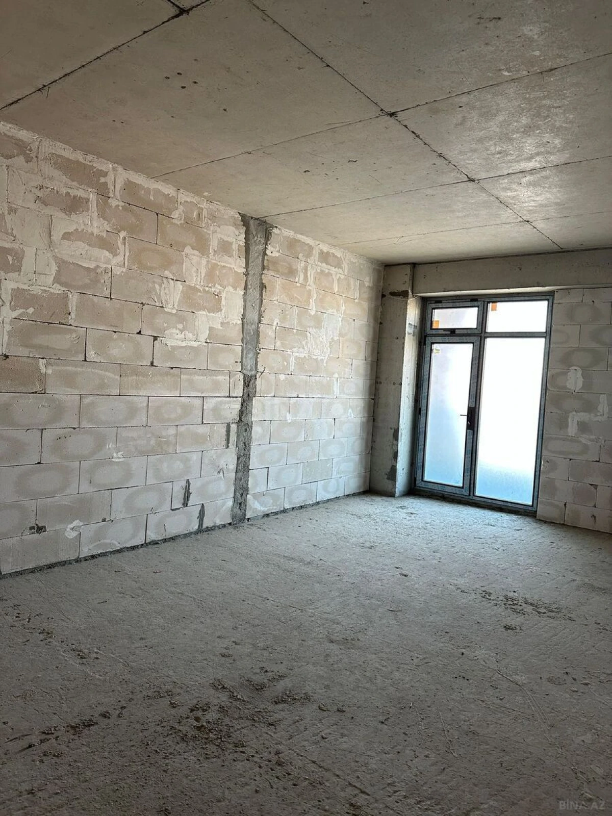 Satılır 2 otaqlı mənzil 107 m²