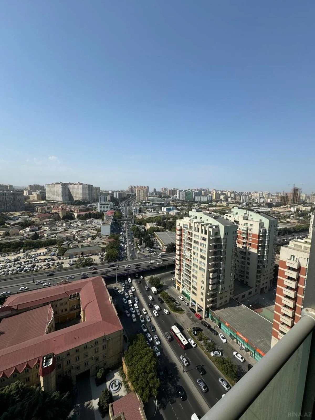 Satılır 2 otaqlı mənzil 107 m²