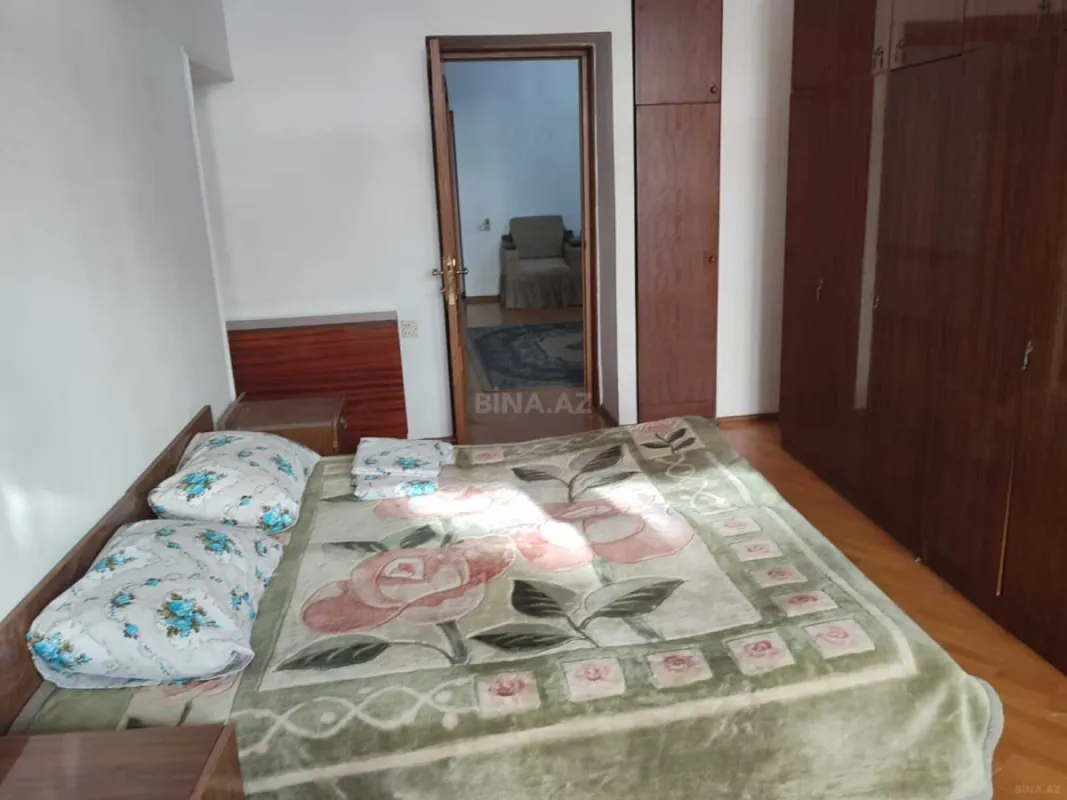 Satılır 4 otaqlı mənzil 110 m²