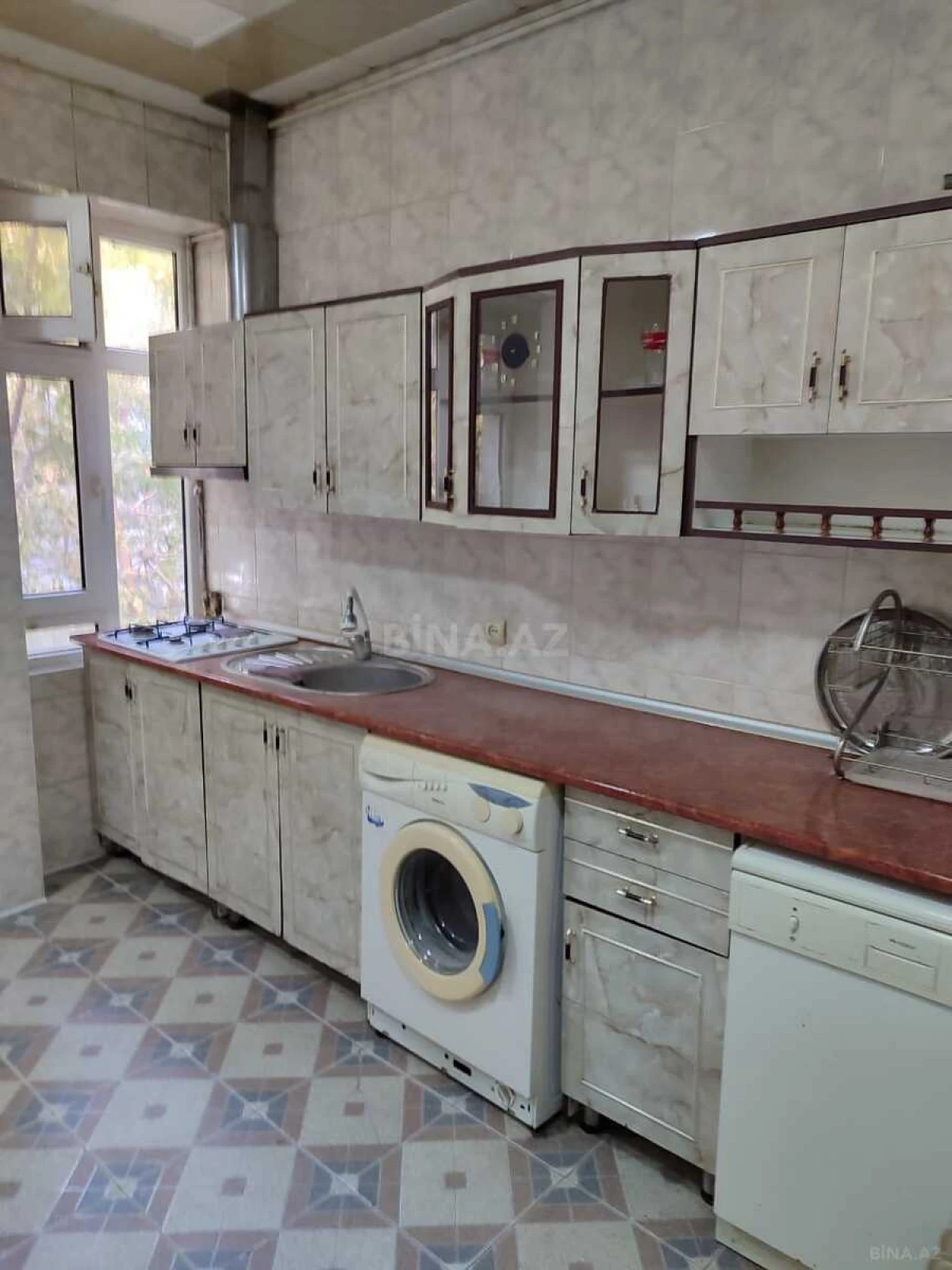 Satılır 4 otaqlı mənzil 110 m²
