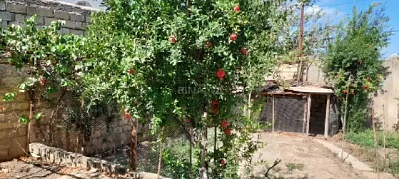 Satılır 8 otaqlı həyət evi 350 m²