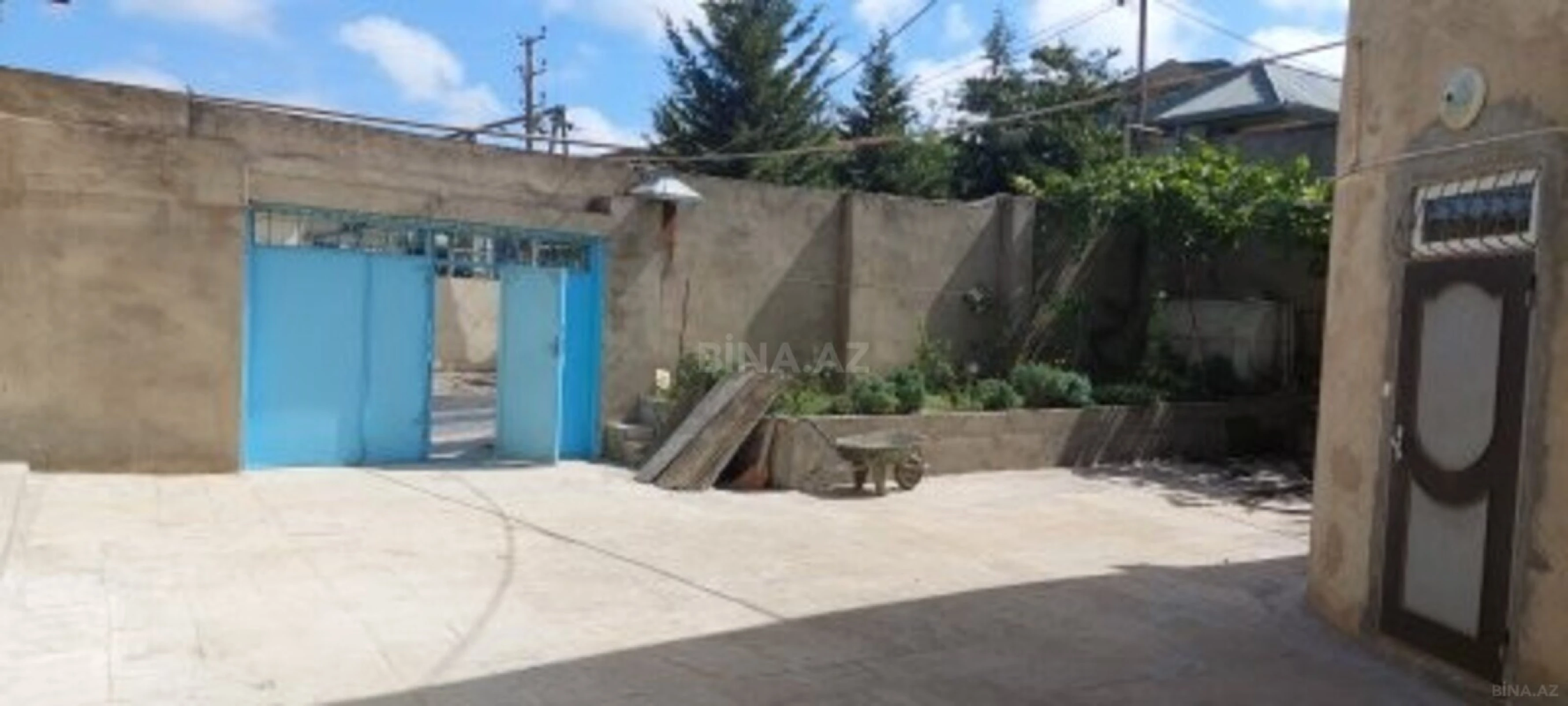 Satılır 8 otaqlı həyət evi 350 m²