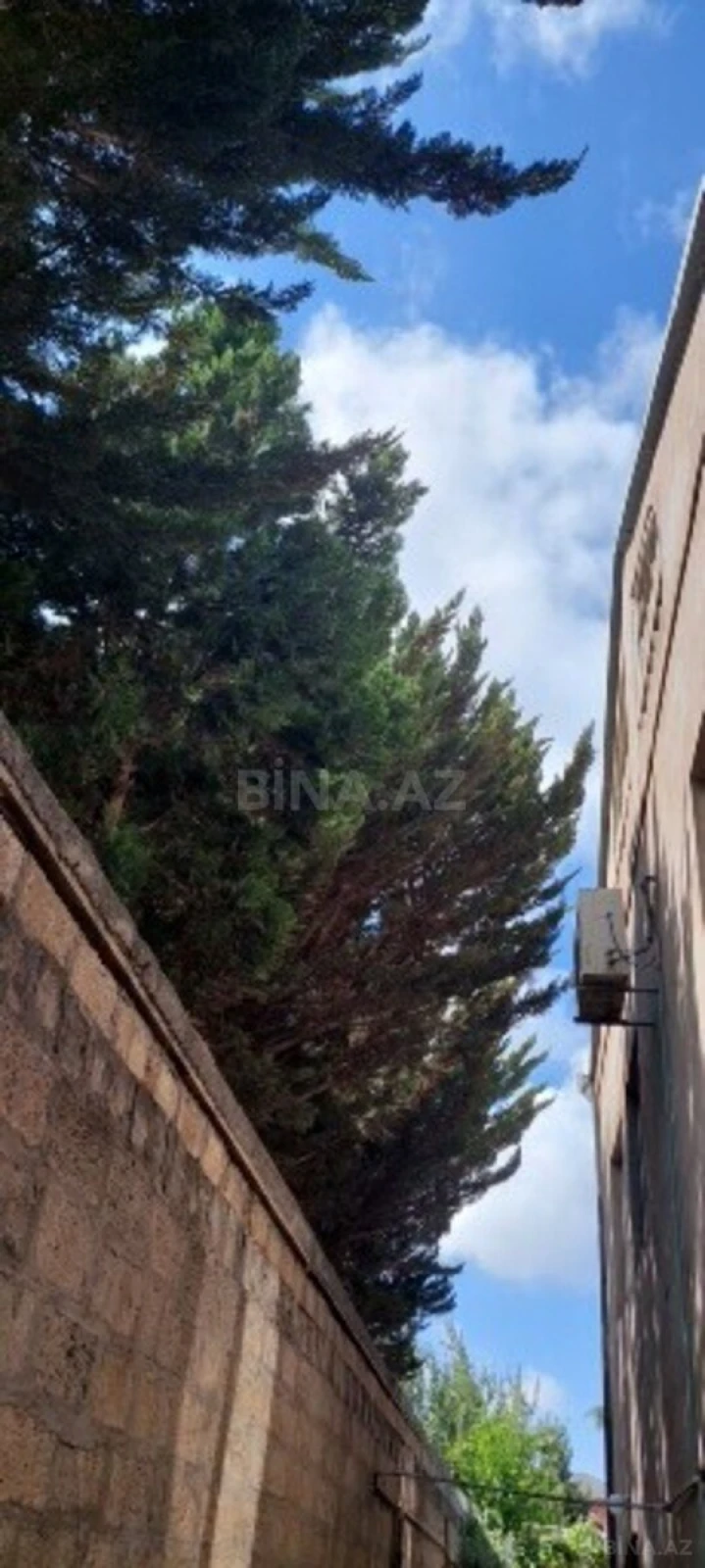 Satılır 8 otaqlı həyət evi 350 m²