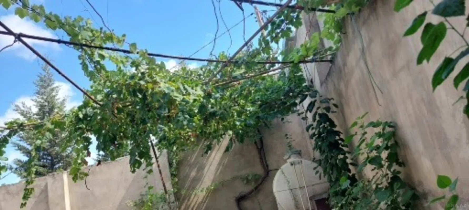 Satılır 8 otaqlı həyət evi 350 m²