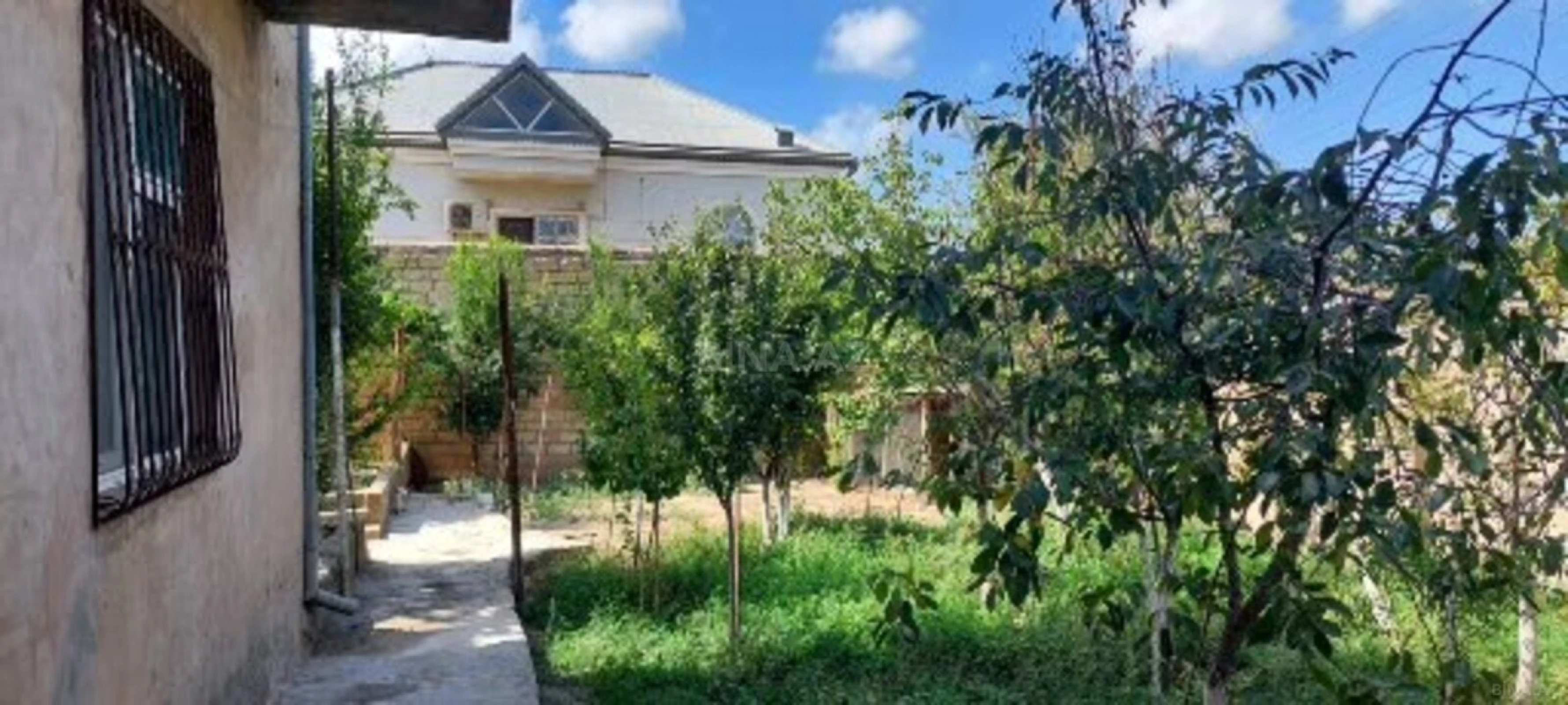 Satılır 8 otaqlı həyət evi 350 m²