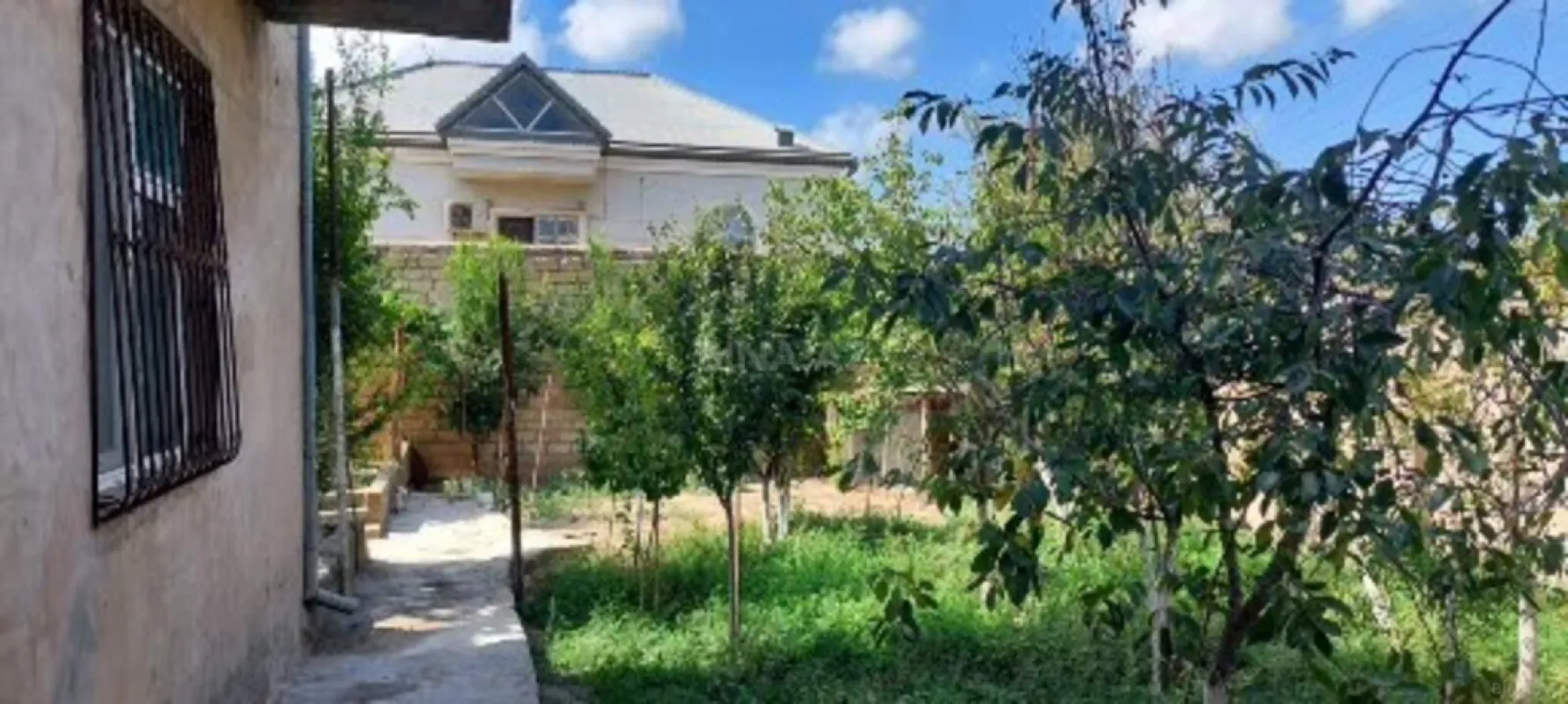 Satılır 8 otaqlı həyət evi 350 m²