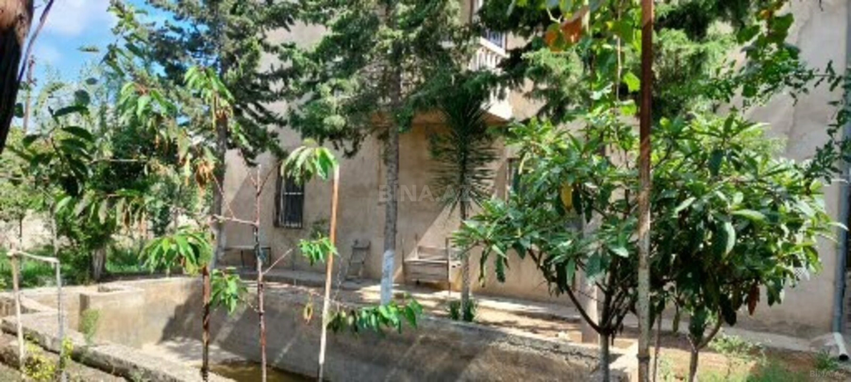 Satılır 8 otaqlı həyət evi 350 m²