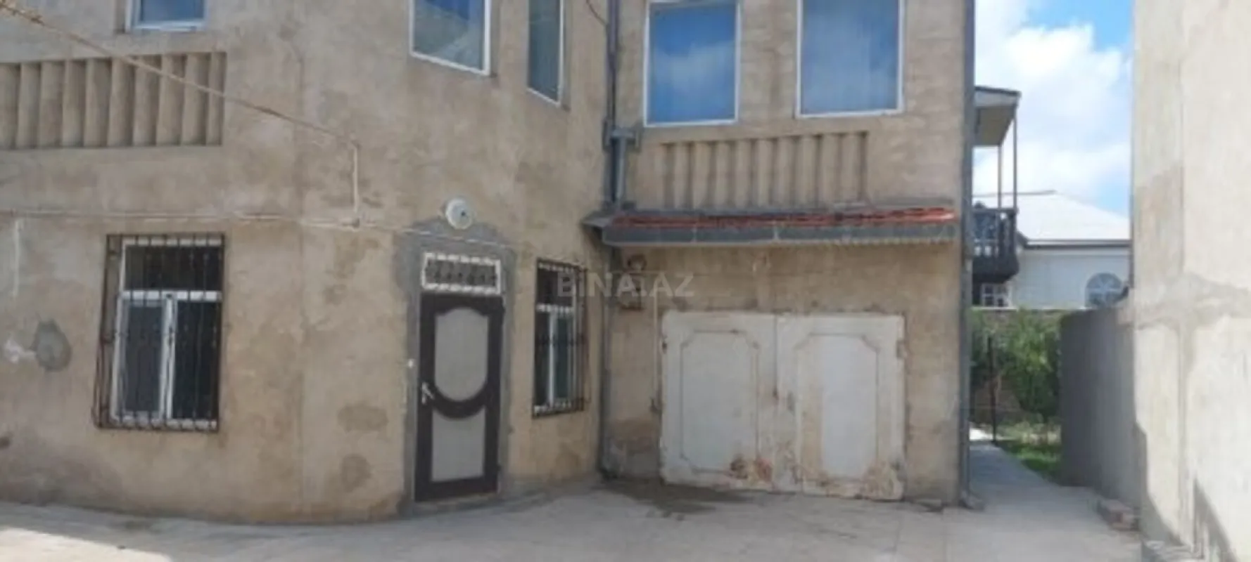 Satılır 8 otaqlı həyət evi 350 m²