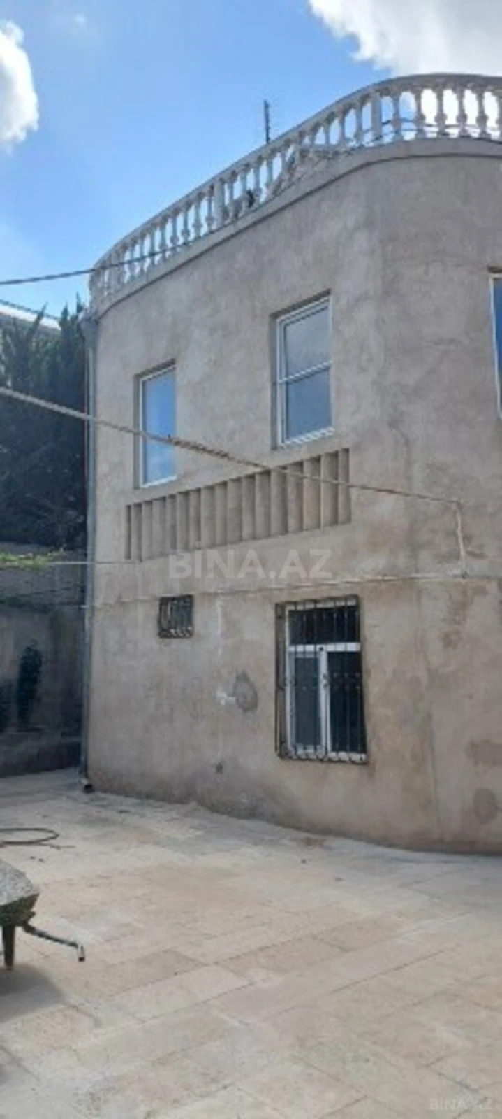 Satılır 8 otaqlı həyət evi 350 m²