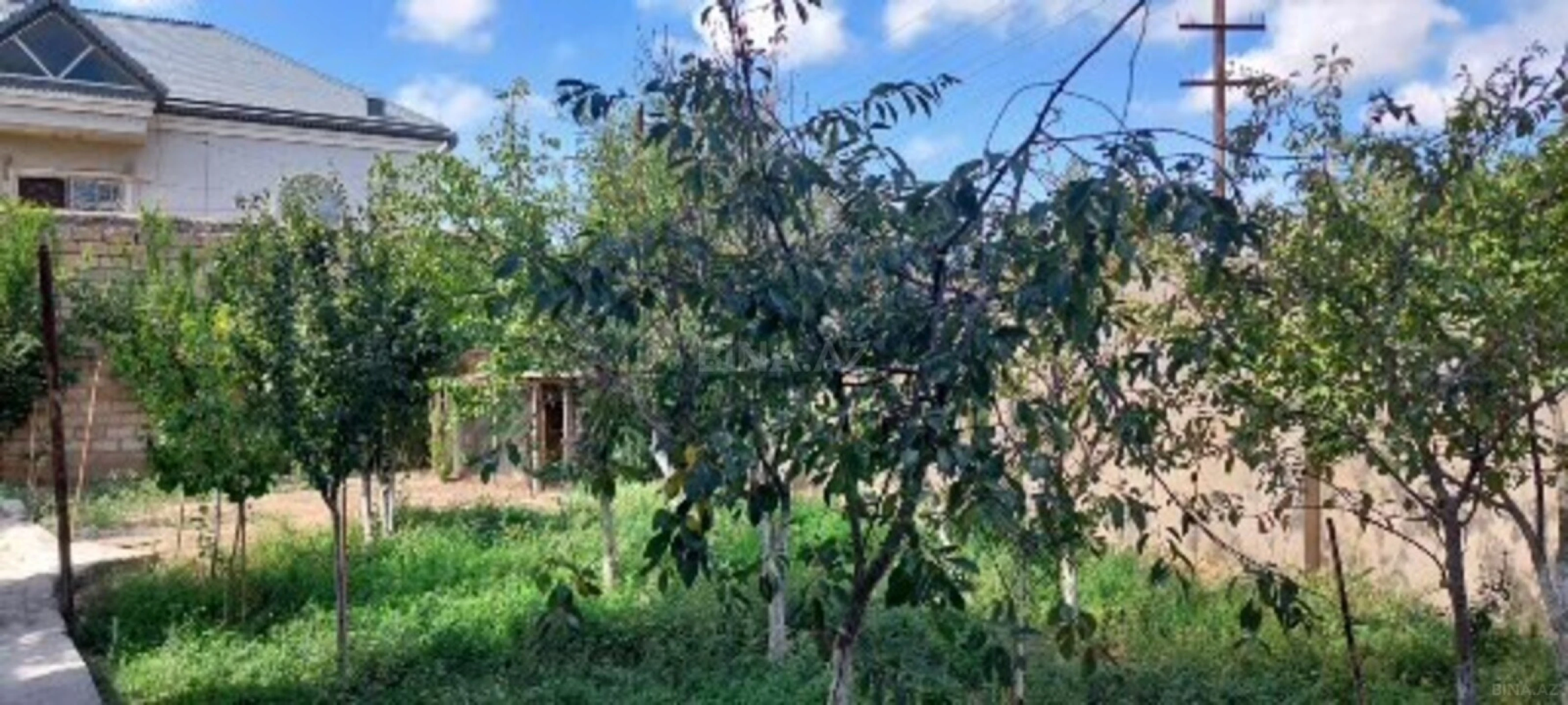 Satılır 8 otaqlı həyət evi 350 m²