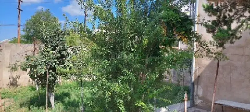 Satılır 8 otaqlı həyət evi 350 m²