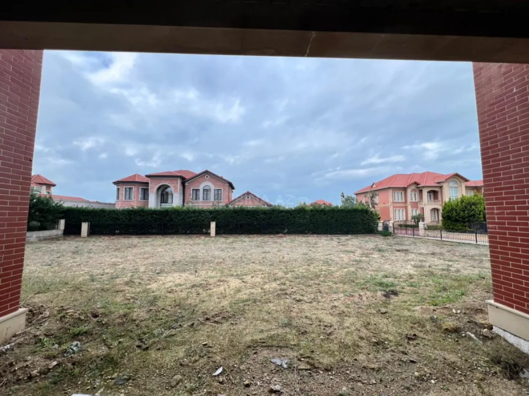 Satılır 10 otaqlı həyət evi 500 m²