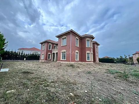 Satılır 10 otaqlı həyət evi 500 m²
