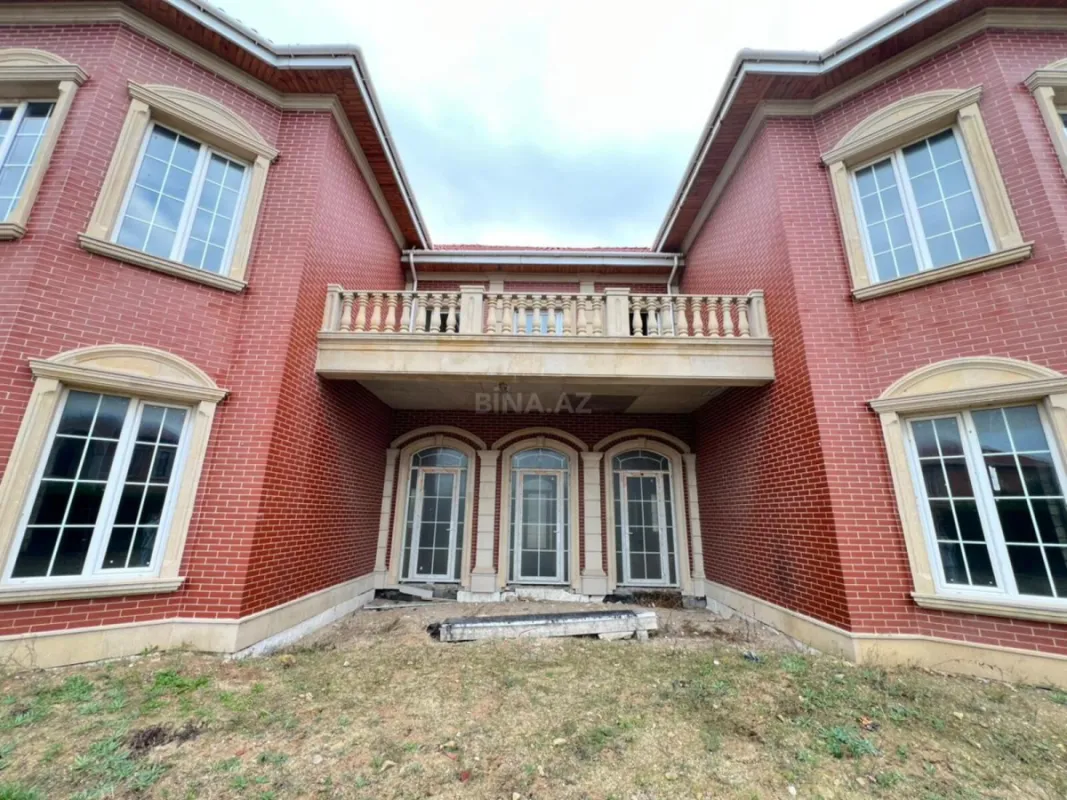 Satılır 10 otaqlı həyət evi 500 m²
