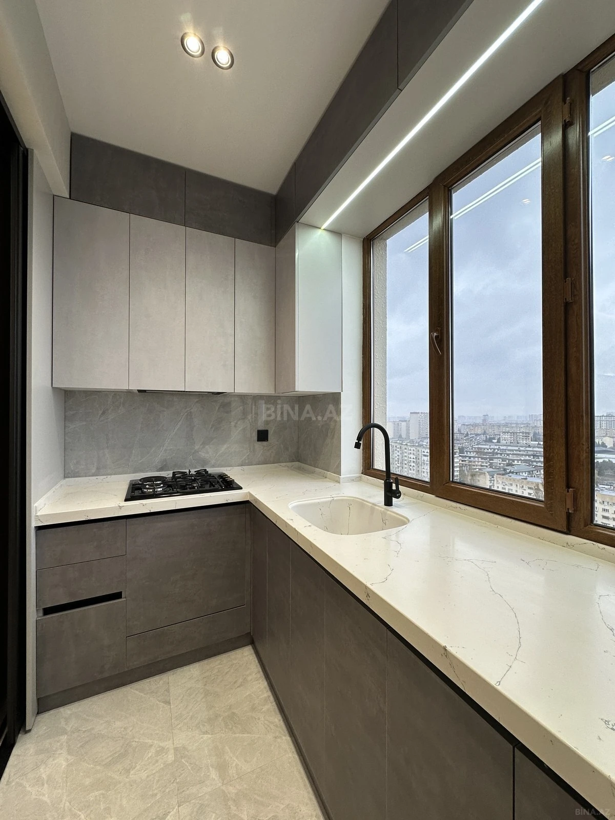 Satılır 2 otaqlı mənzil 67 m²