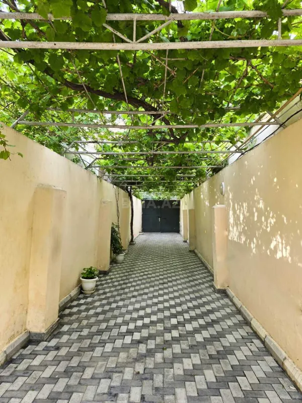 Satılır 7 otaqlı həyət evi 230 m²