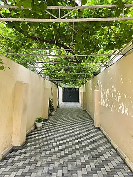 Satılır 7 otaqlı həyət evi 230 m²