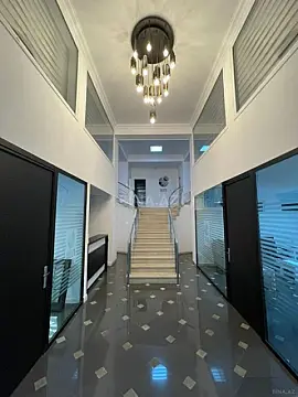 Kirayə verilir 7 otaqlı ofis 240 m²