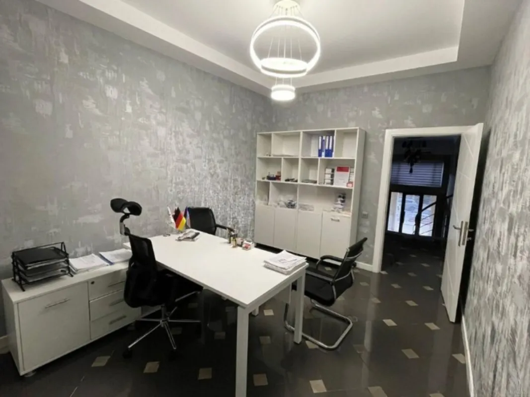 Kirayə verilir 7 otaqlı ofis 240 m²